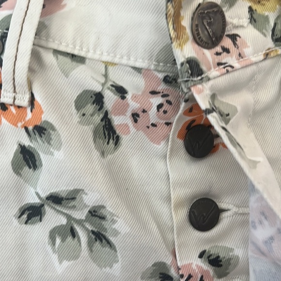 Citizens of Humanity Floral Shorts - Picture 5 of 9